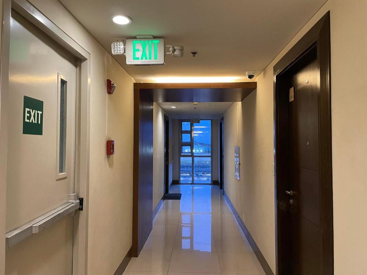 One Palm Tree Villas Short Walk Via Runway Manila Naia T3 Pasay Bagian luar foto